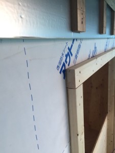 外張り断熱処理前 耐力壁パネルへの透湿防水シート雨養生先張り