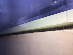 外張り断熱材の下部と基礎パッキン付近の先張りシートでの気密処理状況2