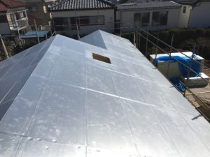 屋根キューワンボード敷き100mm厚