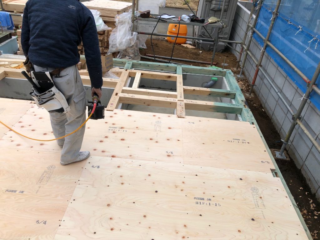 1層床 床合板敷き作業状況
