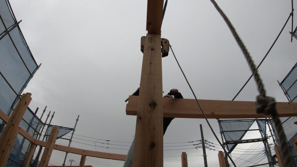 桁釣り込み　吊り天秤クランプ　リリース