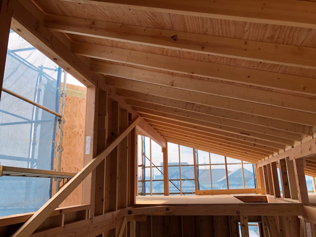 １層目屋根　垂木206材　屋内状況